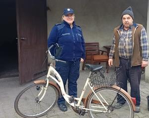 dzielnicowa Ksenia Kwiatkowska i właściciel roweru